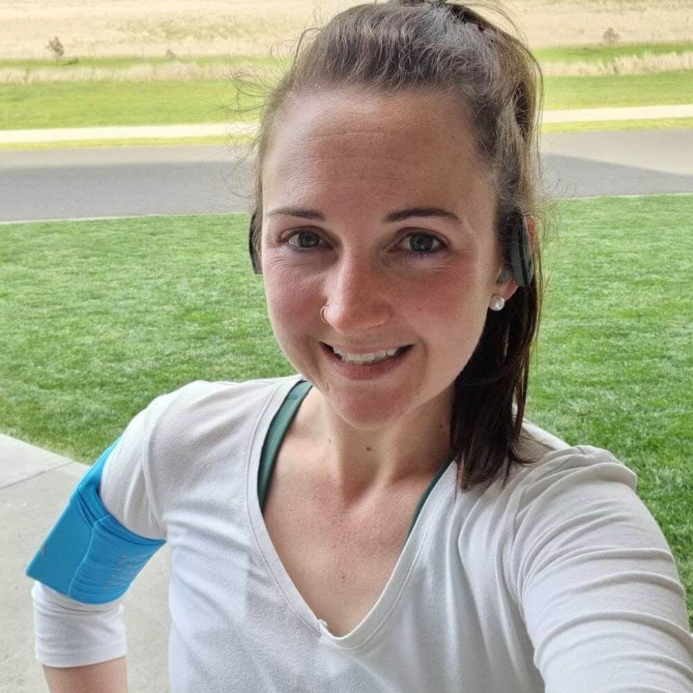 Proviz Fumble reflecitve phone arm pocket storage with reflective details. For running, walking and exercising.